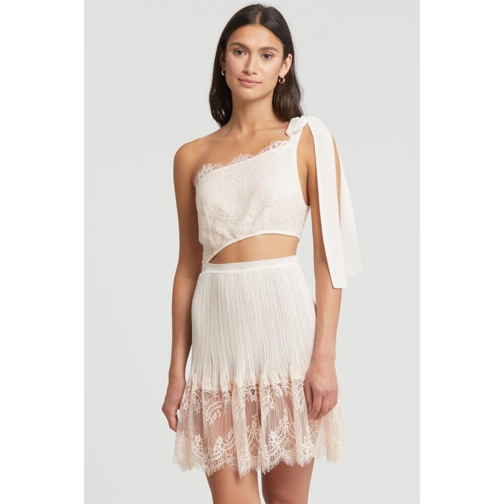 Elegant One-Shoulder Lace Chemise
